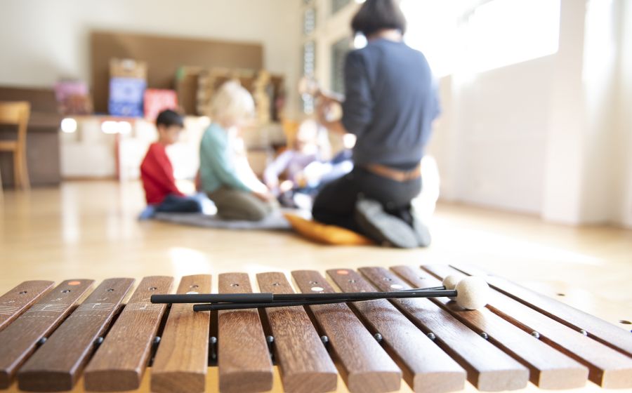 Mini-Bühne – Musik- und Theaterateliers für Kinder – Musik & Tanz in Freiburg