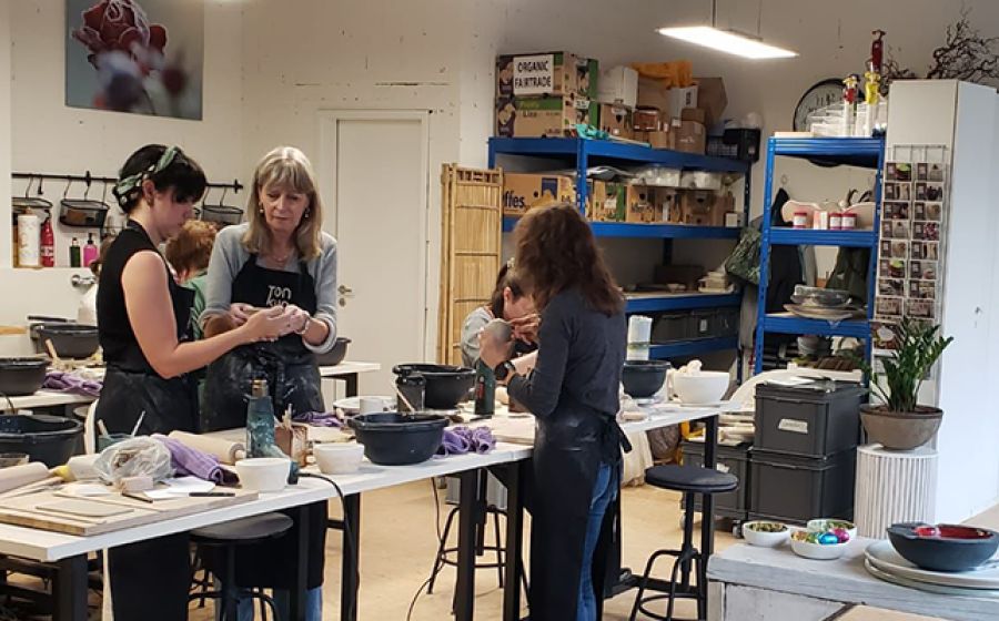 Keramik Workshop – Handgestalten auf Kugelbasis & Plattentechnik (Mo) – Handwerk & DIY in Buchs SG