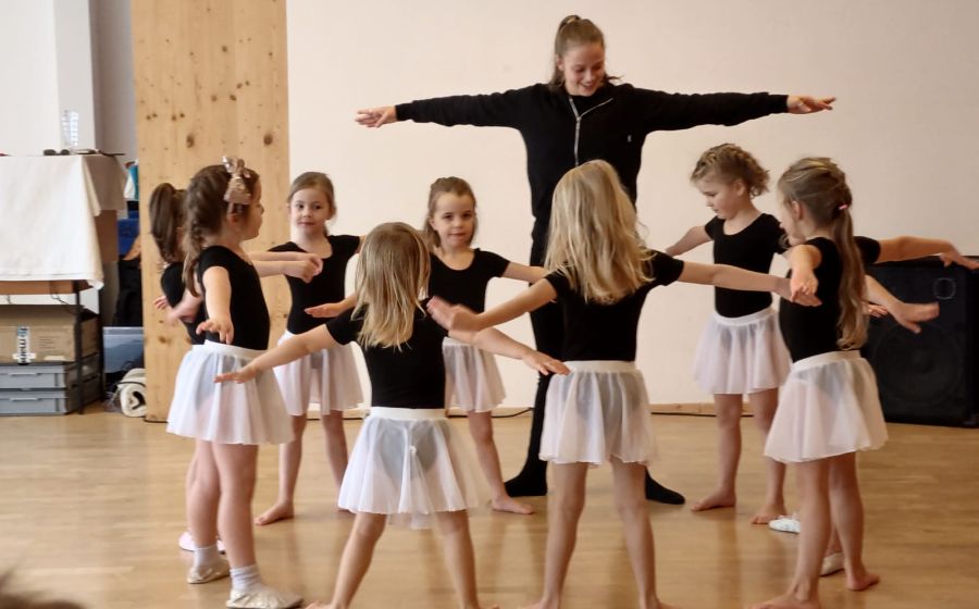 Kreatives Kindertanzen – Musik & Tanz in Degersheim