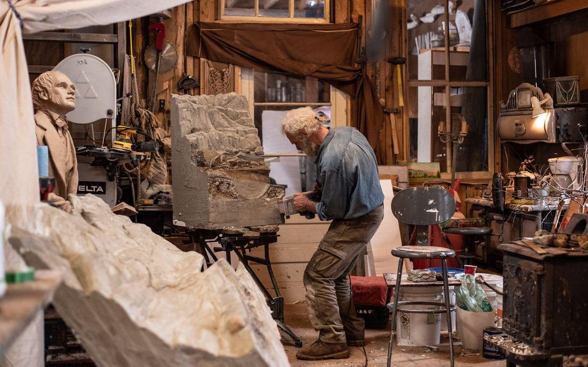 Kunstobjekte oder Figuren aus Papier – Skulptur & Bildhauen in Peccia